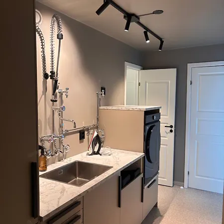 Spacious And Quiet In A Great Location